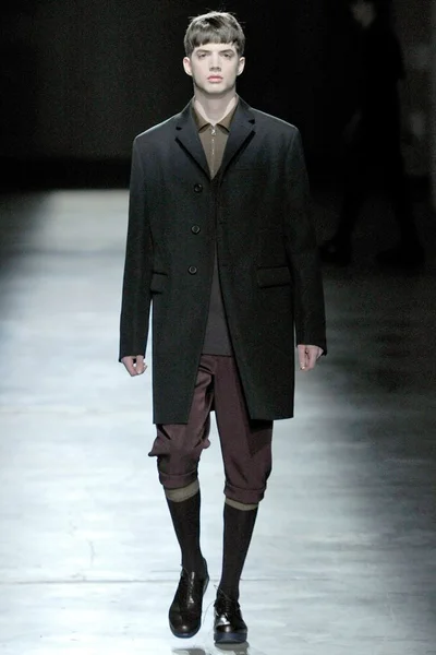 Look 3